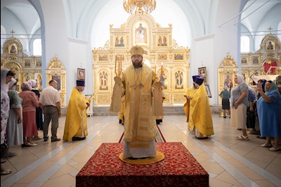 Митрополит Игнатий совершил Божественную литургию в храме Покрова Пресвятой Богородицы г. Петровска
