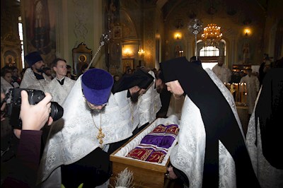 В Покровском соборе прошла торжественная встреча саратовских святителей