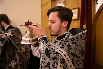 Митрополит Игнатий совершил ночную Литургию Преждеосвященных Даров в крестовом храме священномученика Гермогена, епископа Тобольского (Саратовского и Царицынского)