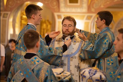 Митрополит Игнатий совершил Божественную литургию в Свято-Троицком кафедральном соборе Саратова