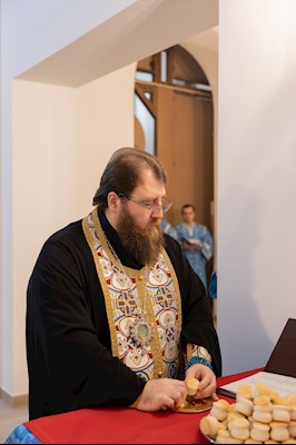 Митрополит Игнатий совершил всенощное бдение в храме святителя Тихона, епископа Воронежского, Задонского чудотворца, г. Саратова
