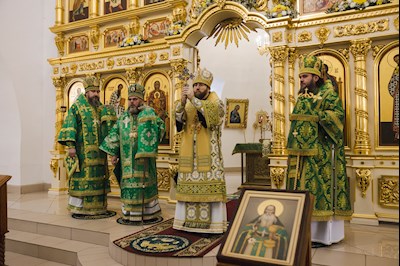 Архиереи Саратовской митрополии совершили Божественную литургию в соборном храме святого благоверного князя Александра Невского г. Ртищево