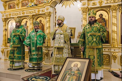 Архиереи Саратовской митрополии совершили Божественную литургию в соборном храме святого благоверного князя Александра Невского г. Ртищево