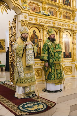 Архиереи Саратовской митрополии совершили Божественную литургию в соборном храме святого благоверного князя Александра Невского г. Ртищево