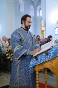 Божественная литургия в храме в честь Покрова Пресвятой Богородицы города Петровска