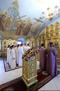Крещальная литургия в Свято-Троицком соборе Саратова
