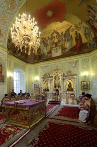 Митрополит Лонгин совершил Чин умовения ног