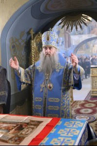 Божественная литургия в Свято-Троицком соборе Саратова