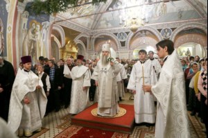 Митрополит Лонгин совершил Рождественское ночное богослужение