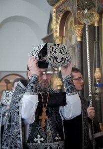 Литургия Преждеосвященных Даров на Архиерейском подворье — храме в честь иконы Божией Матери «Утоли моя печали» г.Саратова
