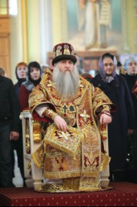 В Великий Четверг Митрополит Лонгин совершил Литургию Василия Великого и Чин умовения ног