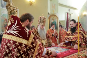 Божественная литургия в храме в честь Покрова Пресвятой Богородицы города Саратова