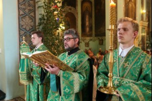 Божественная литургия в храме Сошествия Святого Духа г. Саратова