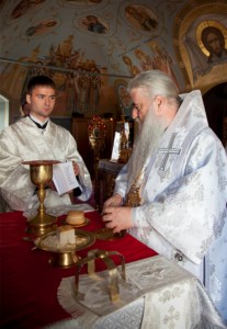 Митрополит Лонгин совершил Крещальную литургию в Свято-Троицком кафедральном соборе г. Саратова