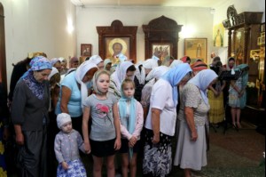 Божественная литургия в храме во имя святителя Тихона, епископа Воронежского, Задонского чудотворца г.Саратова