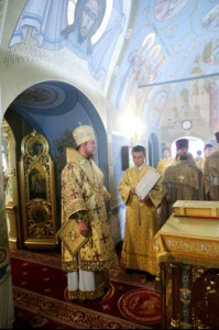 Епископ Пахомий совершил Божественную литургию в Свято-Троицком кафедральном соборе Саратова