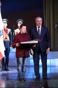 Митрополит Лонгин принял участие в торжественном мероприятии, посвященном Дню народного единства