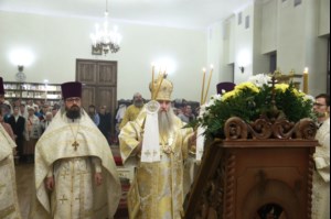 Божественная литургия на Архиерейском подворье — храме во имя преподобного Серафима Саровского г.Саратова
