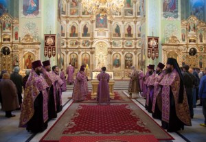 Всенощное бдение в храме в честь Покрова Пресвятой Богородицы г.Саратова