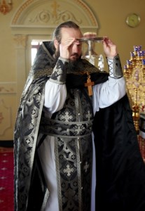 Литургия Преждеосвященных Даров на Архиерейском подворье — храме во имя святого апостола и евангелиста Иоанна Богослова при Саратовской православной духовной семинарии
