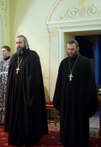 Вечернее богослужение на Архиерейском подворье — храме во имя святого апостола и евангелиста Иоанна Богослова