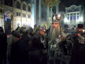 Митрополит Лонгин совершил утреню с Чином погребения