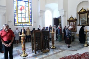 Божественная литургия на Архиерейском подворье — храме в честь иконы Божией Матери «Утоли моя печали» г.Саратова