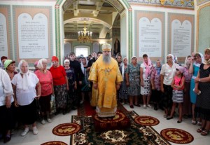 Божественная Литургия в храме во имя святой великомученицы Параскевы Пятницы села Малиновка Аркадакского района