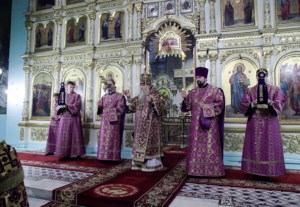 Всенощное бдение c Чином Воздвижения Креста в храме в честь Сошествия Святого Духа города Саратова