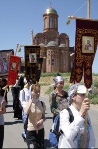 Божественная литургия в храме во имя святого великомученика Георгия Победоносца микрорайона Солнечный города Саратова