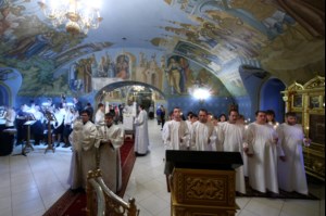 Митрополит Лонгин совершил Крещальную Литургию