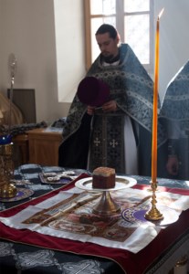 Литургия Преждеосвященных Даров, малое повечерие, утреня и первый час на Архиерейском подворье — храме во имя святых равноапостольных Кирилла и Мефодия при СГУ