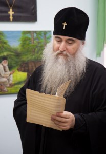 В Хвалынске открылась выставка, посвященная 70-летию возобновления приходской жизни