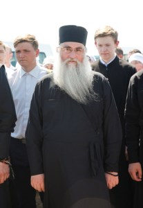 Митрополит Лонгин и Епископ Пахомий прошли часть пути вместе с участниками крестного хода Балашов — Вавилов Дол