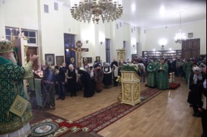 Божественная литургия на Архиерейском подворье — храме во имя преподобного Серафима Саровского г.Саратова