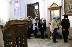 Божественная литургия на Архиерейском подворье — храме в честь иконы Божией Матери «Утоли моя печали» г. Саратова