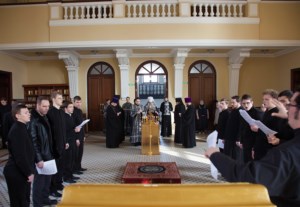 Утреннее богослужение на Архиерейском подворье — храме во имя святого апостола и евангелиста Иоанна Богослова при СПДС