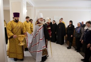 Митрополит Лонгин освятил здание епархиального управления после капитального ремонта