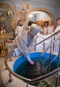 Божественная литургия и крещение оглашенных в Свято-Троицком кафедральном соборе Саратова