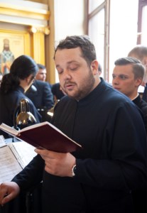 Божественная литургия на Архиерейском подворье — храме во имя святого апостола и евангелиста Иоанна Богослова при СПДС