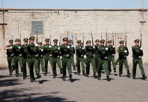 Священник благословил новобранцев перед отправкой на воинскую службу