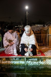 Клирики Саратовской епархии совершили освящение воды в открытых водоемах