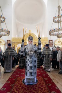 Литургия Преждеосвященных Даров, малое повечерие и утреня Великого Четвертка на Архиерейском подворье — в храме во имя святых равноапостольных Мефодия и Кирилла при СГУ
