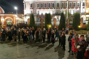 Митрополит Лонгин совершил пасхальное богослужение