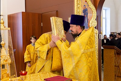 Епископ Манхэттенский Николай совершил Божественную литургию в храме святителя Николая Японского г. Саратова