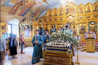 Божественная литургия в Свято-Троицком кафедральном соборе г. Саратова