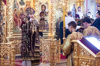 Божественная литургия в Свято-Троицком кафедральном соборе г. Саратова