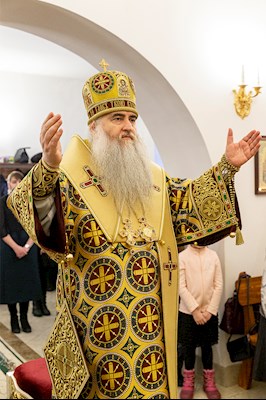Божественная литургия в храме в честь святителя Иоанна Златоуста в п. Зональный г. Саратова