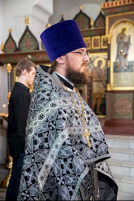 Литургия Преждеосвященных Даров на Архиерейском подворье – в храме в честь иконы Божией Матери «Утоли моя печали» г. Саратова