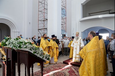 Божественная литургия в храме святителя Тихона, Епископа Воронежского, Задонского чудотворца г. Саратова